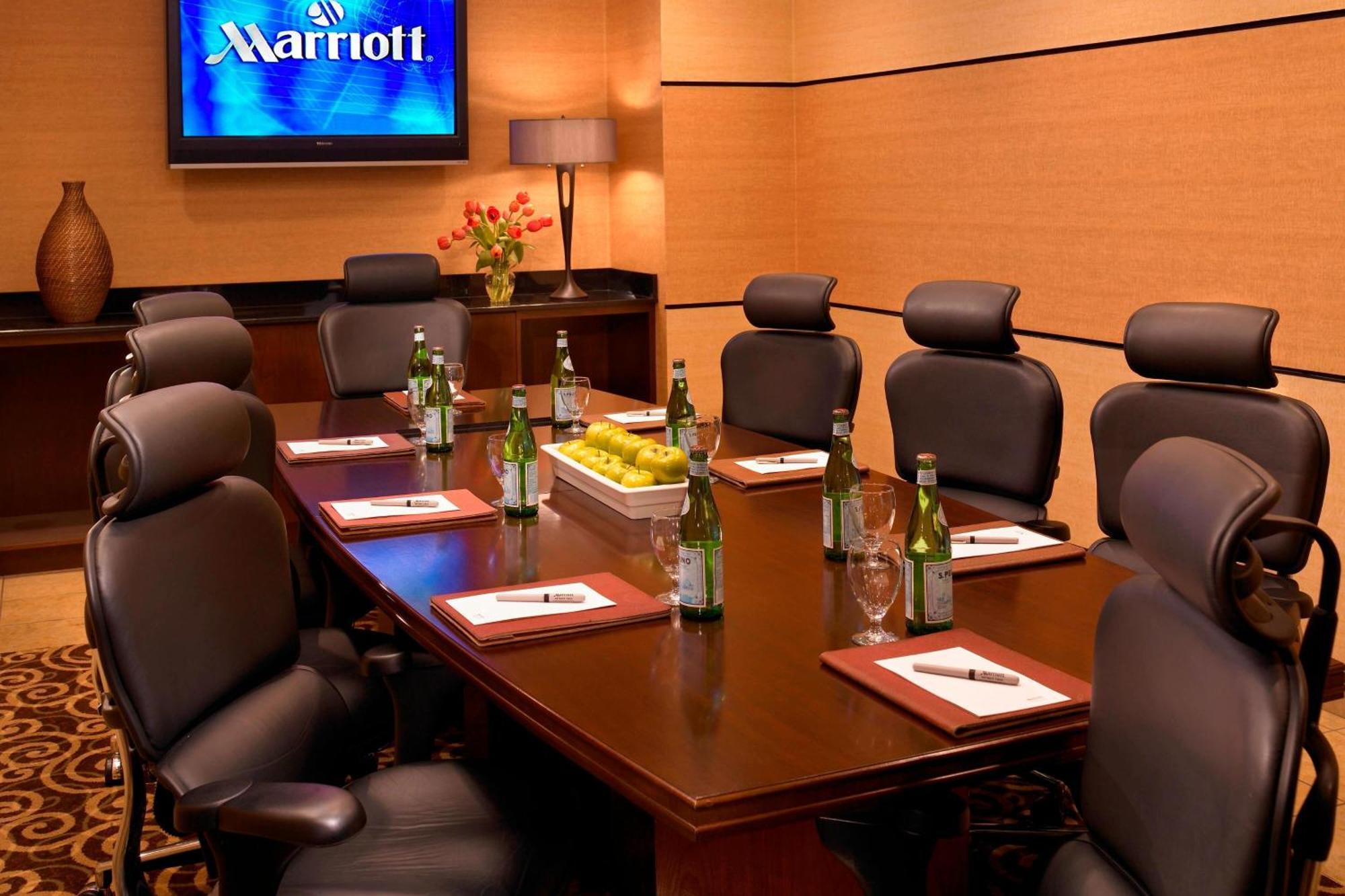 Detroit Marriott Troy Hotel Екстериор снимка